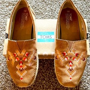 Tom’s men’s Aztec suede slip-ons size 9. $16
